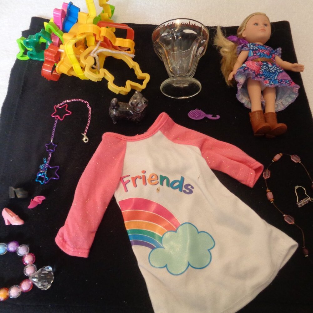DOLLY COLORS COOKIE CUTTERS JEWELRY & PARTS SUNDAE GLASS DOG ETC. LOT
